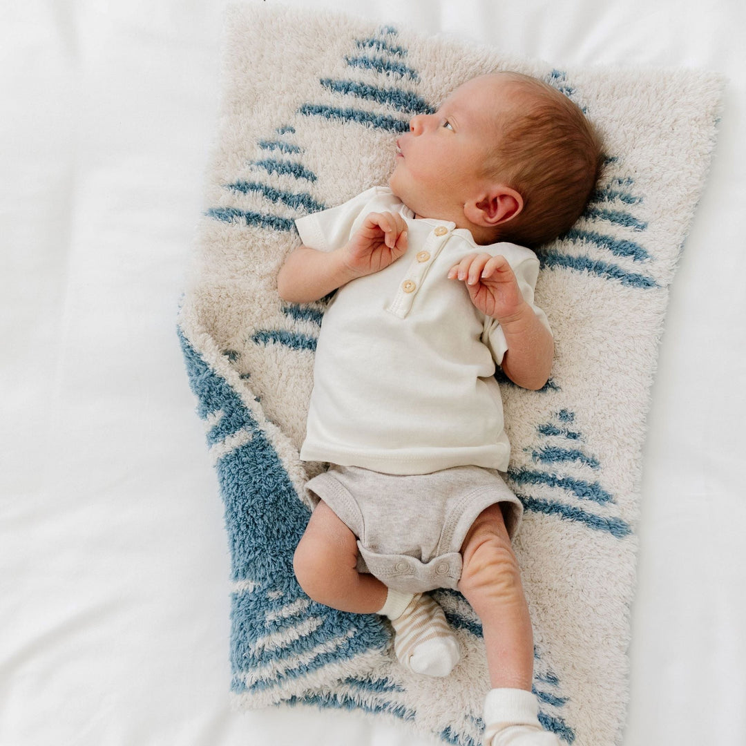 Timeless and soft, the Saranoni Double-Layer BAMBONI¨ Mini Blanket in Triangle delivers soothing comfort Ñ a standout among soft baby blankets.