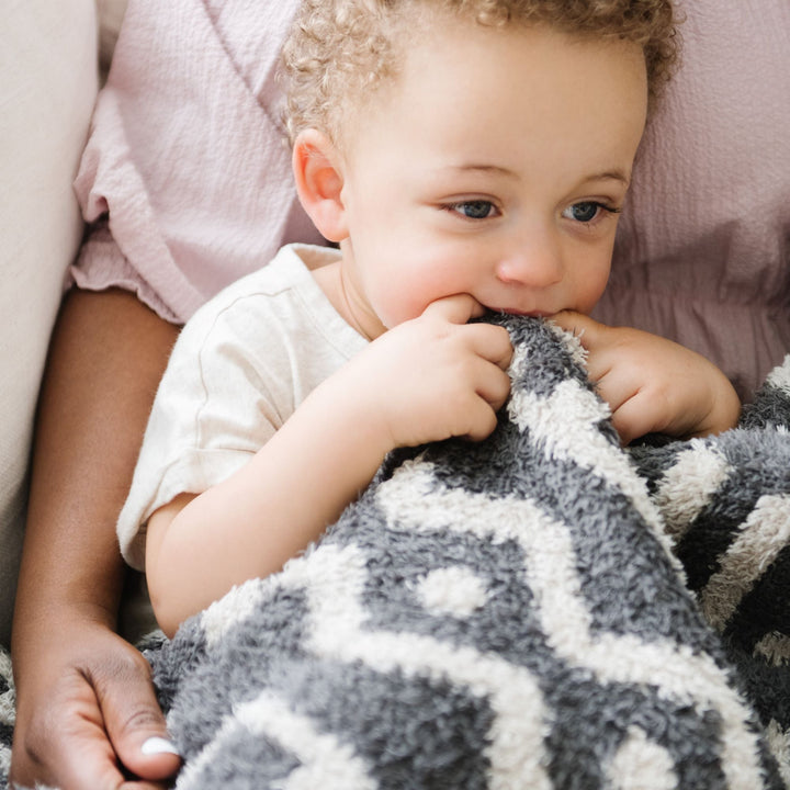 SaranoniÕs Mudcloth Double-Layer BAMBONI¨ Mini Blanket surrounds toddlers in soothing softness, the best blanket for toddler relaxation.