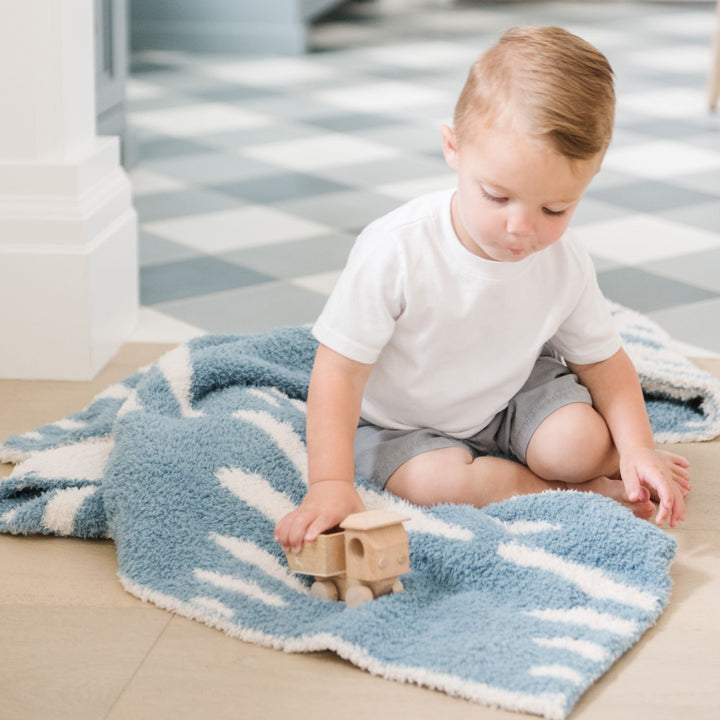 The Triangle Saranoni Double-Layer BAMBONI¨ Mini Blanket keeps your little one cozy, a durable and warm baby boy blanket.