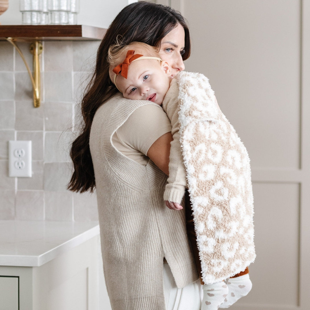 Dreamy comfort defines the Saranoni Double-Layer BAMBONI¨ Mini Blanket in Tan Leopard, a beautifully soft baby blanket for every snuggle.