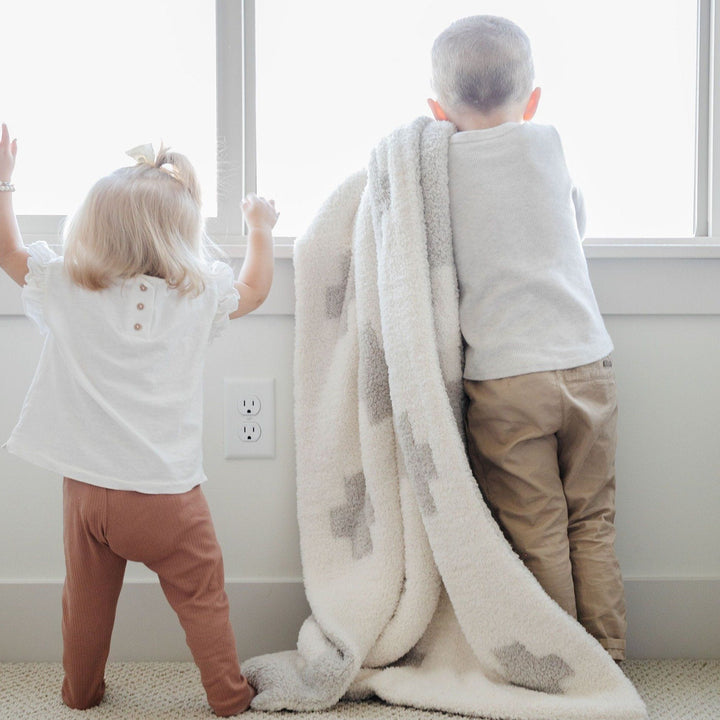 The Saranoni BAMBONI¨ Receiving Blanket in Swiss Cross print is the best baby blanket for comfort and warmth.