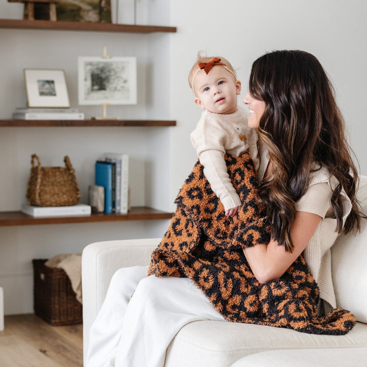 Wrap your newborn in comfort with the Saranoni BAMBONI¨ Receiving Blanket in Classic Leopard, a top-rated baby receiving blanket.