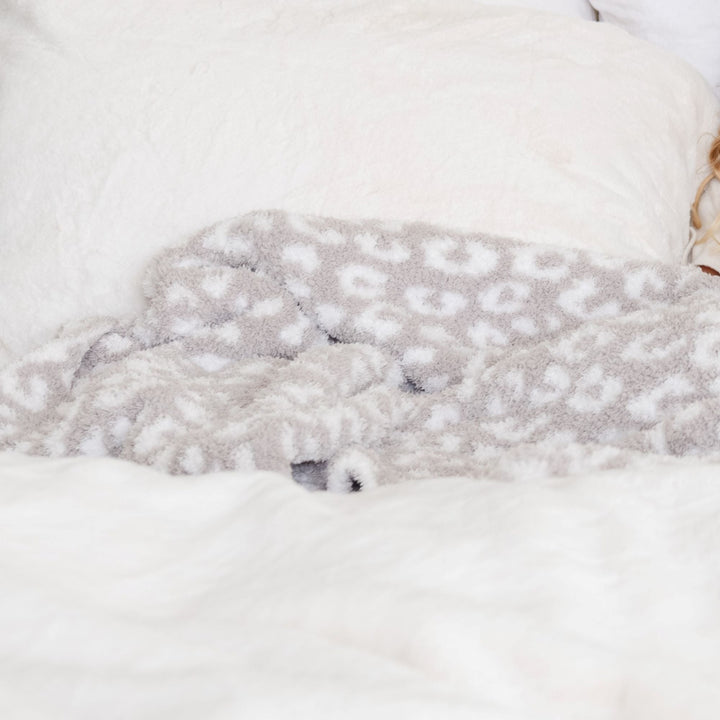 Saranoni BAMBONI¨ Receiving Blanket in Gray Leopard Ñ luxuriously soft and one of the best baby blankets for gifting.
