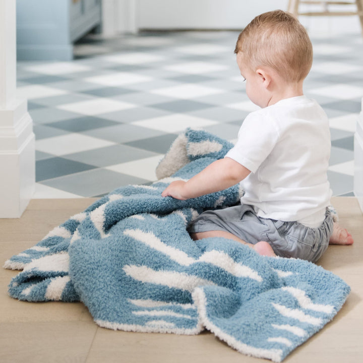 SaranoniÕs BAMBONI¨ Receiving Blanket in Triangle delivers cozy comfort as a perfect infant receiving blanket.