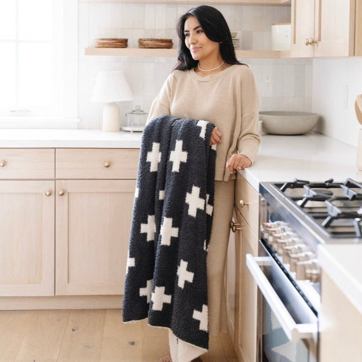 With its delicate hue, the Saranoni Double-Layer BAMONI¨ Throw Blanket in Swiss Cross brings plush comfort that makes a lovely baby girl blanket.