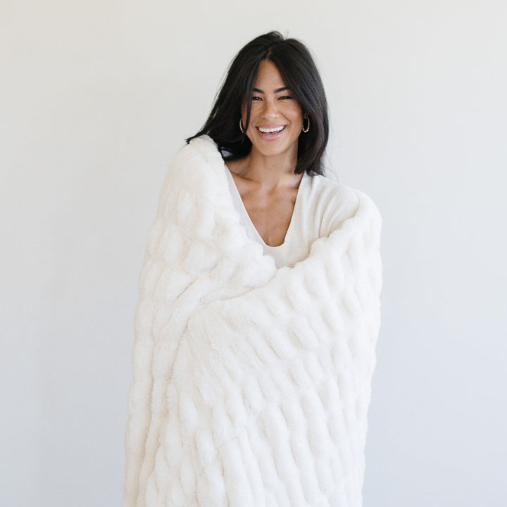 Wrapped in indulgent faux fur, the Saranoni Double Ruched Faux Throw Blanket in Snow delivers next-level comfort for a Baby blanket option.