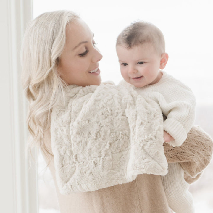 Cuddle your little one in the Saranoni Dream Mini Blanket in Oat, a plush favorite among soft baby blankets.