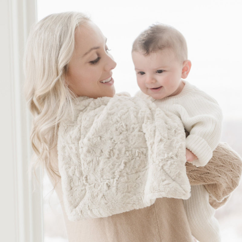Cuddle your little one in the Saranoni Dream Mini Blanket in Oat, a plush favorite among soft baby blankets.