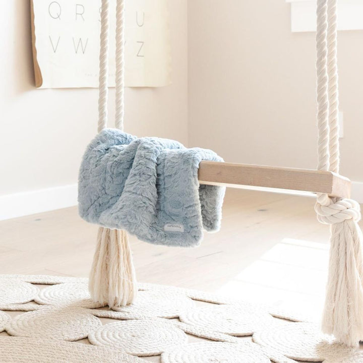 In Heather Blue, the Saranoni Dream Mini Blanket exudes softness and warmth, making it a beloved baby boy blanket.