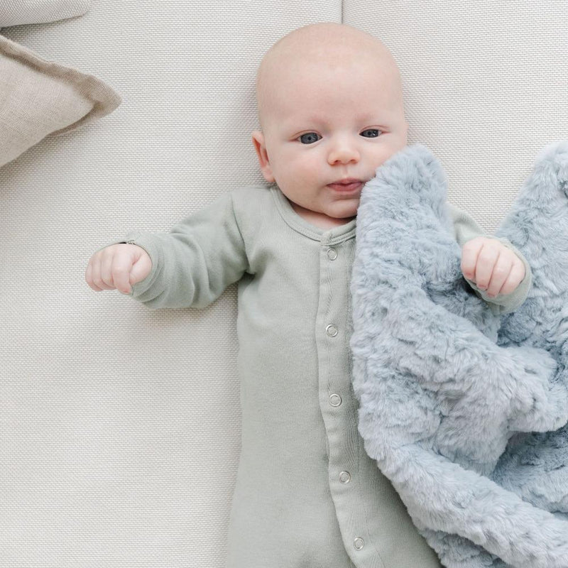Luxuriously cozy, the Saranoni Dream Mini Blanket in Heather Blue makes snuggle time extra special for your baby blanket needs.