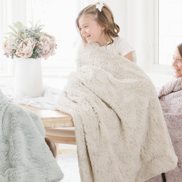Saranoni Dream Toddler Blanket combines luxury and durability, a must-have best toddler blanket.