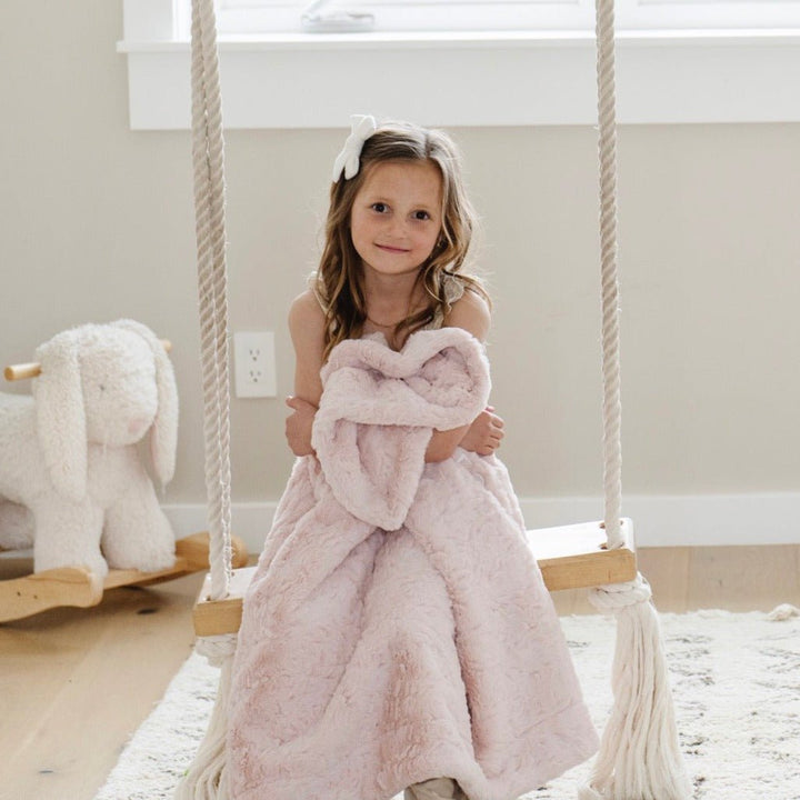 Crafted for comfort, the Saranoni Dream Toddler Blanket in Blush brings cozy elegance to soft baby blankets.