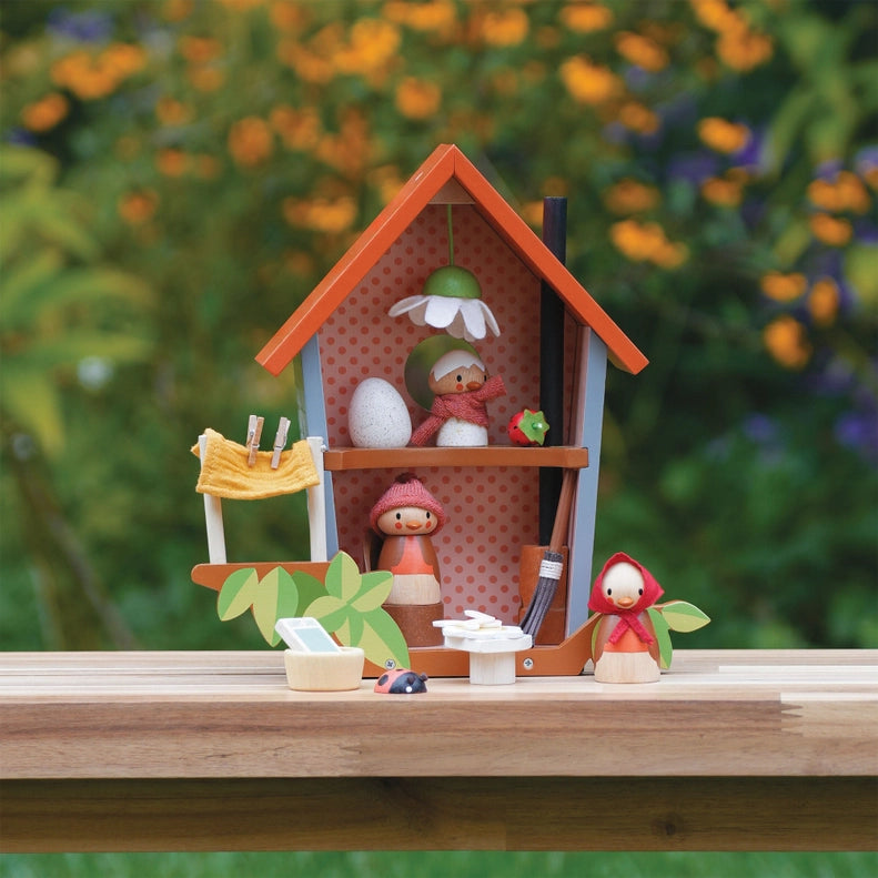 Nature-inspired charm shines in the Tenderleaf RobinÕs Nest Box, a delightful pick among best toddler toys.