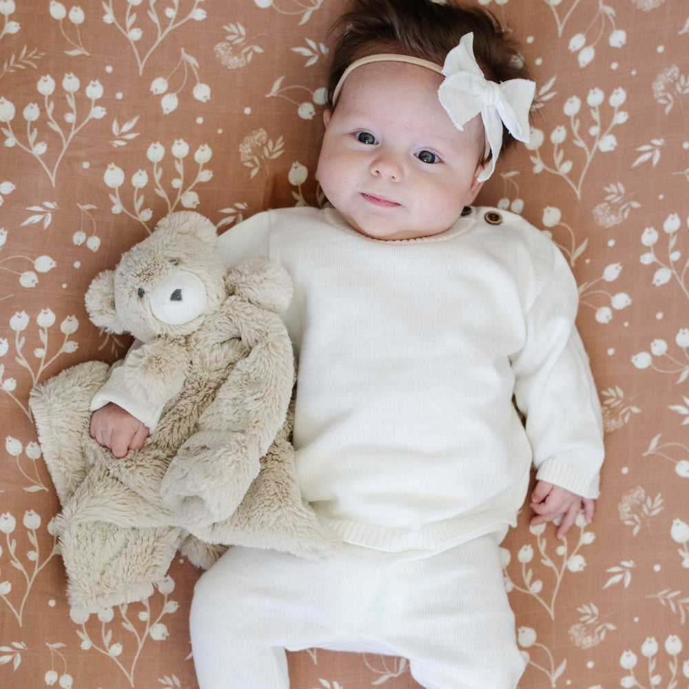 Charming and delicate, the Saranoni Heirloom Cotton Knit Set in Cream adds warmth and beauty to any baby girlÕs wardrobe.