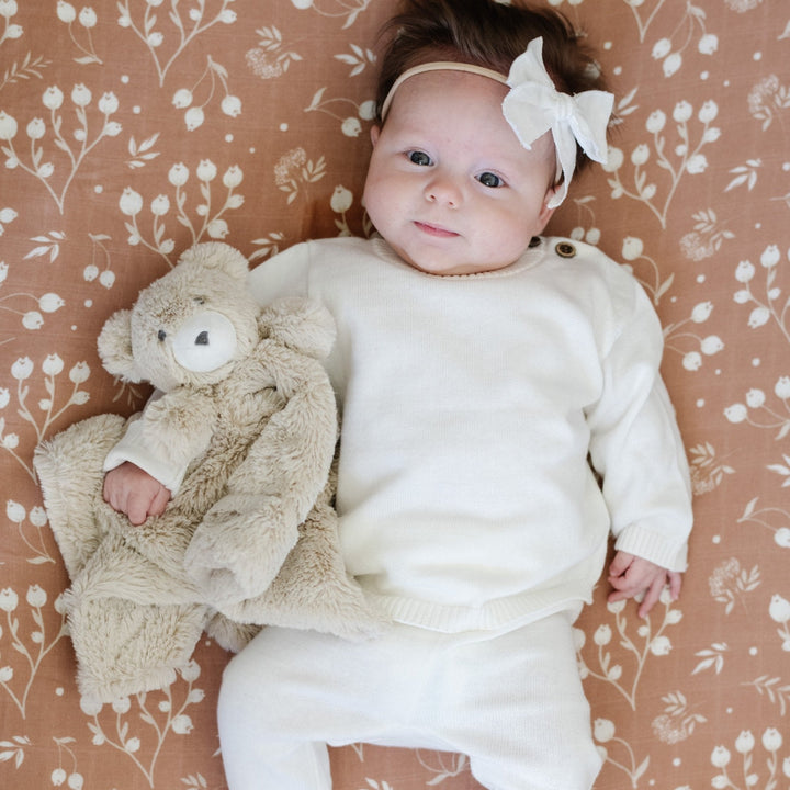 Charming and delicate, the Saranoni Heirloom Cotton Knit Set in Cream adds warmth and beauty to any baby girlÕs wardrobe.