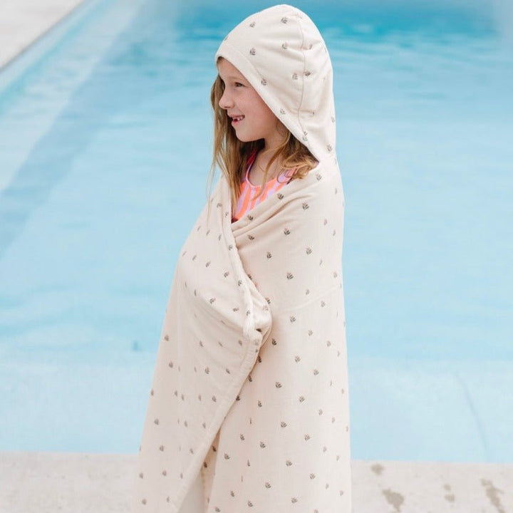 Wrap your little one in Saranoni Hooded Towels in Tulips, baby towel designed for warmth and fun.