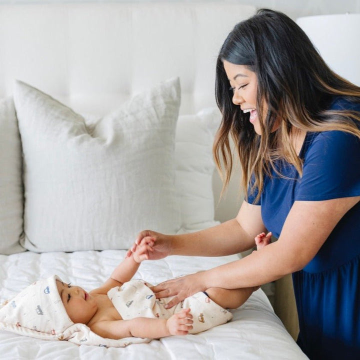 After bath fun, Saranoni Hooded Towels in Cars keep babies warm, a cozy baby hooded towel.