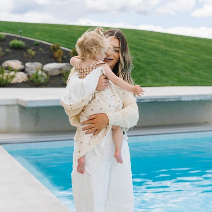 After splashes, Saranoni Hooded Towels in Tulips provide soft baby towels for comfort.