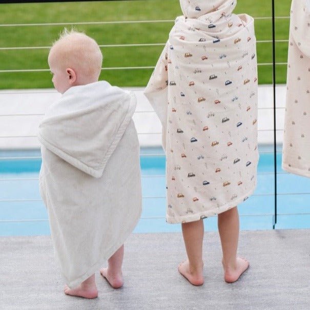 Saranoni Hooded Towels in Feather and Cars provide soft comfort, ideal baby bath towels for toddlers and infants.