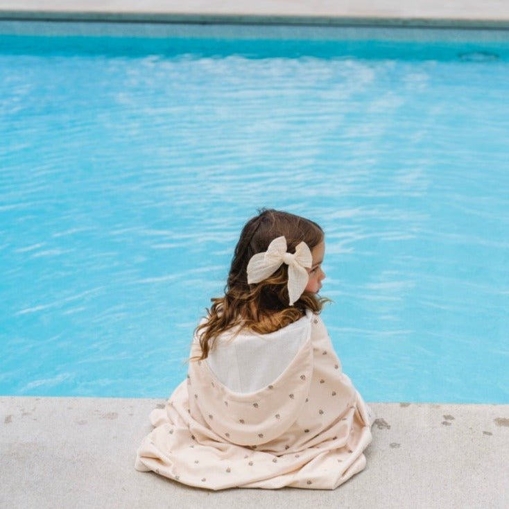 Saranoni Hooded Towels in Tulips, kids hooded towels ideal for home or beach use.
