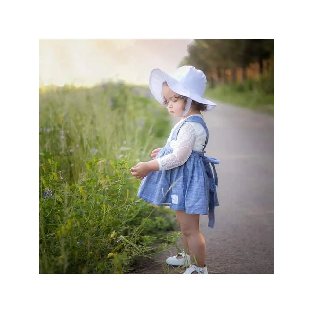 Huggalugs Kids Sun Hat in White Seersucker