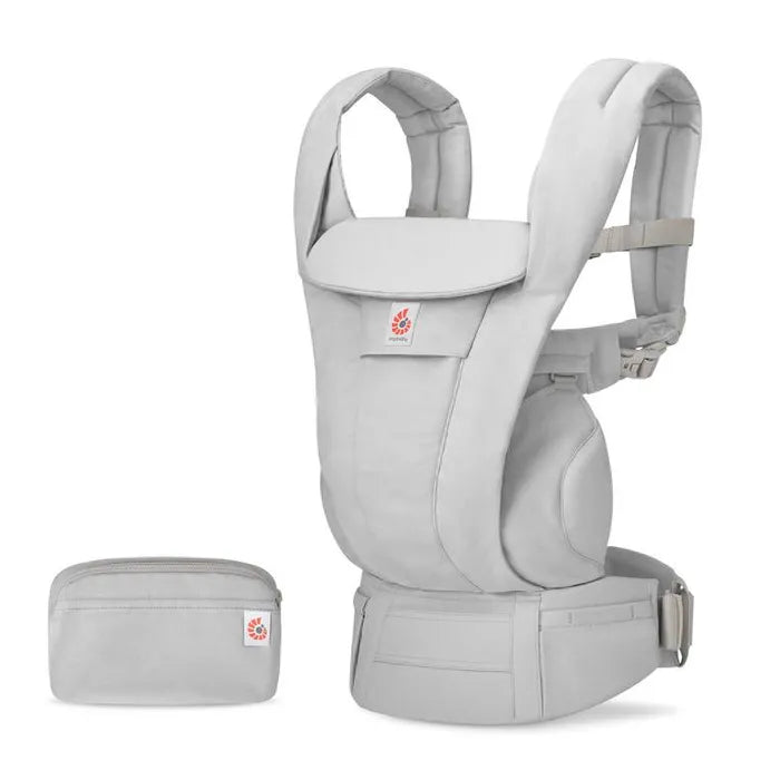 Soft cotton comfort defines the Ergobaby Omni Deluxe in Pearl Grey, an ideal newborn baby carrier for cozy everyday adventures.