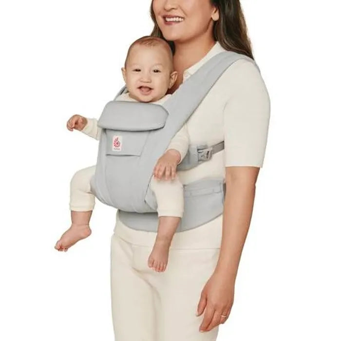 Sleek and supportive, the Ergobaby Omni Deluxe in Pearl Grey functions perfectly as a baby chest carrier for daily use.