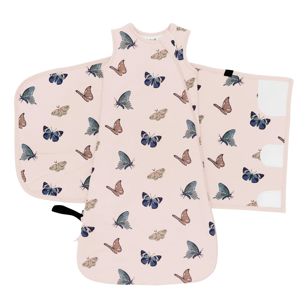 Designed with delicate detail, the Kyte Baby Sleep Bag Swaddler XS in Blush Butterfly fits kyte sleep sacks style