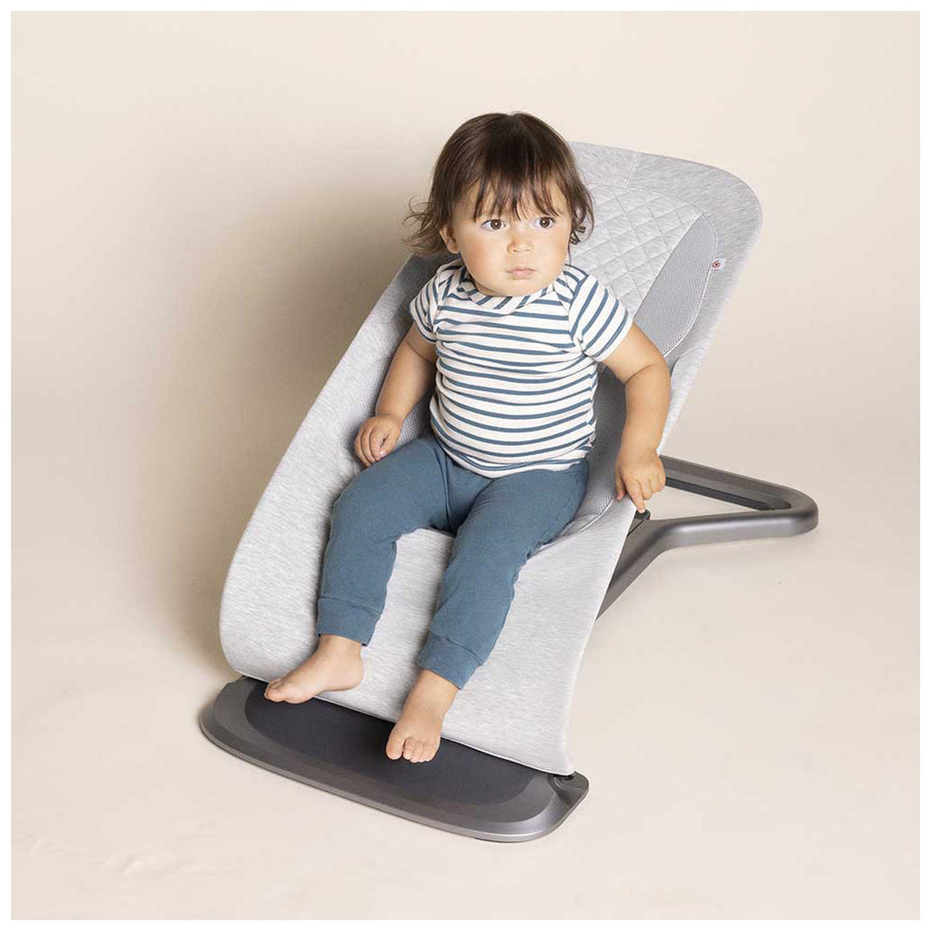 Toddle using the light grey Ergobaby evolve bouncer