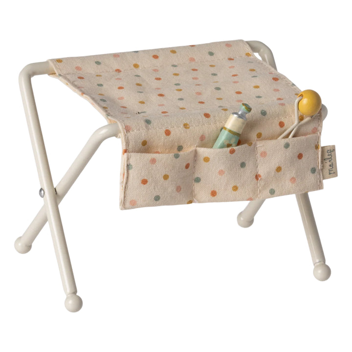 Featuring a soft off-white finish, this Maileg Nursery Table is a must-have for your Maileg mouse setup.