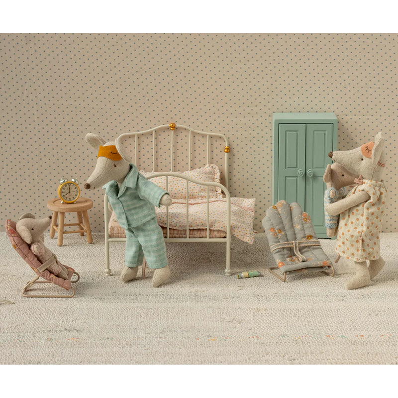 mouse house maileg bed room with two my baby sitter chairs in pink and blue 
