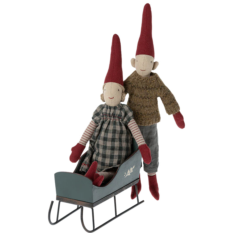 A delightful miniature dollhouse accessory, the Maileg Miniature Sleigh inspires tiny home play.