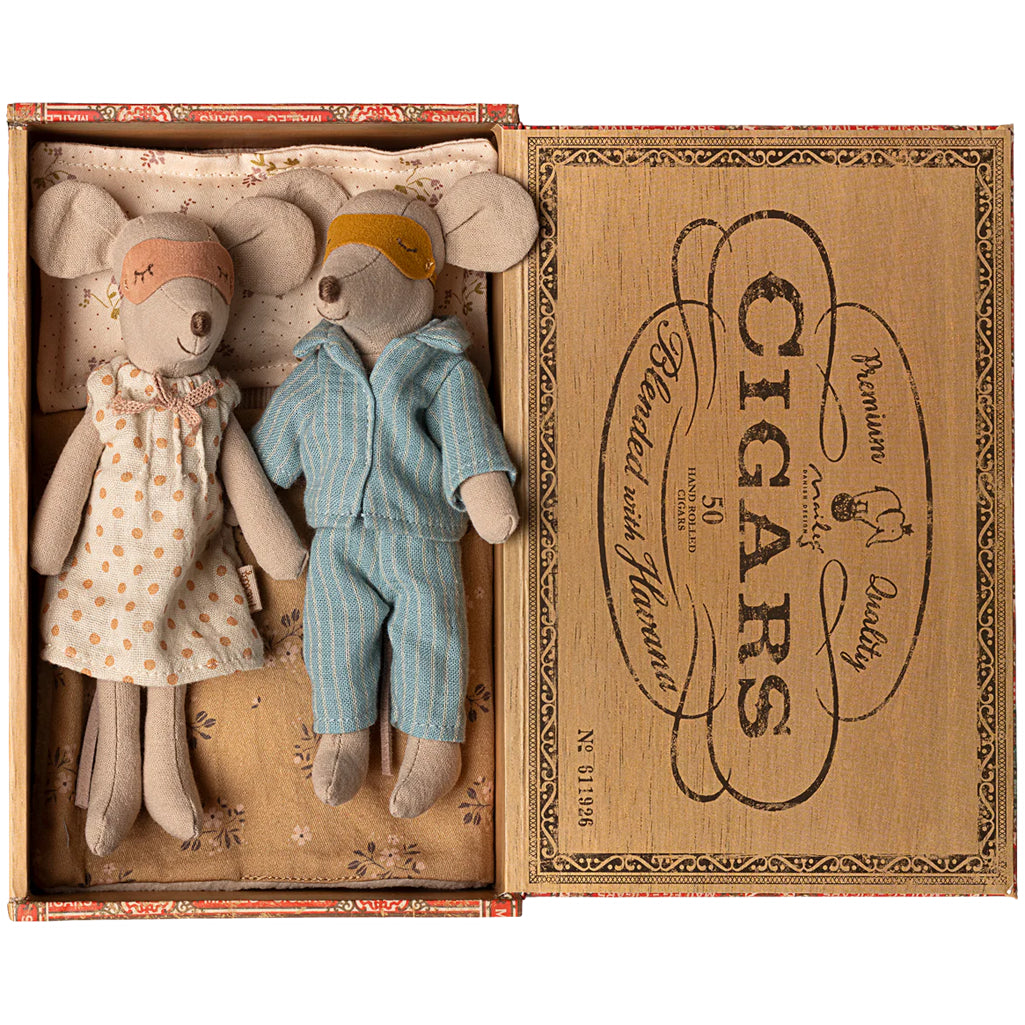 mum and dad mouse in maileg havanna cigar box with bed 