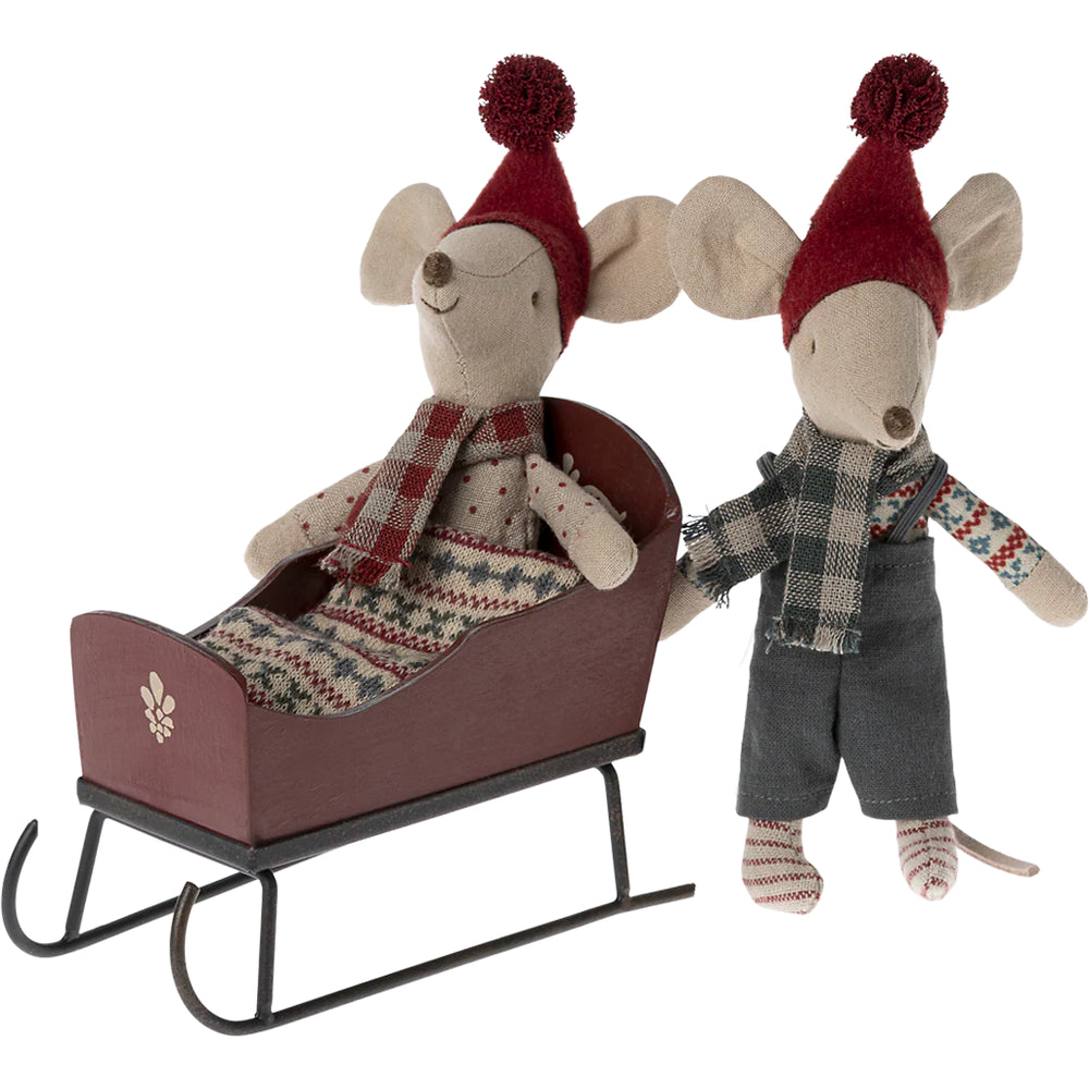 maileg mouse red santa sleigh 