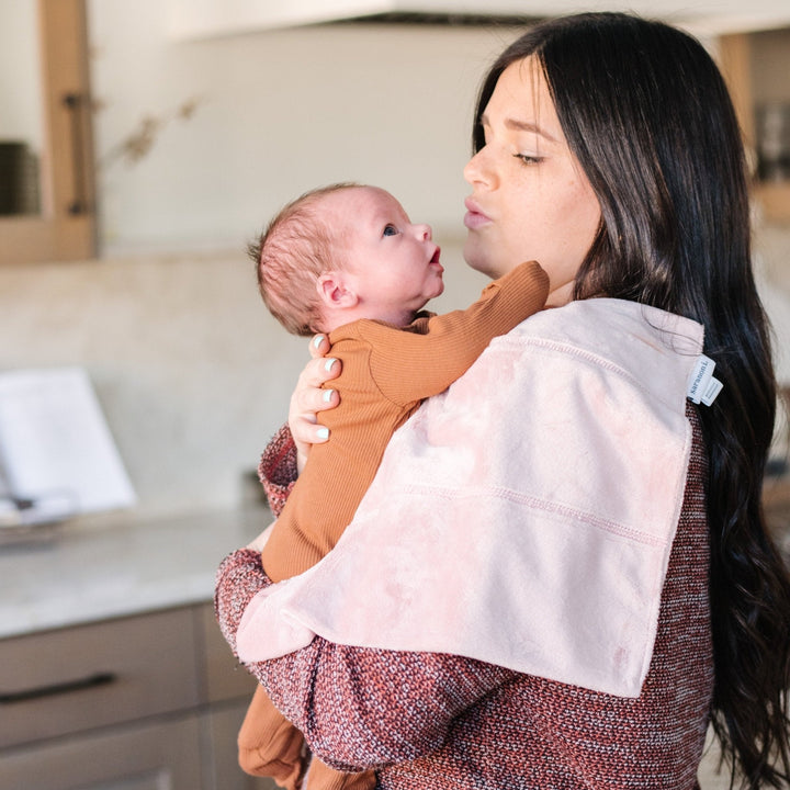 Parents reach for the Saranoni Minky Burp Cloths 3-Pack in the Girl color pack when they want luxe and reliable Burp clothes.
