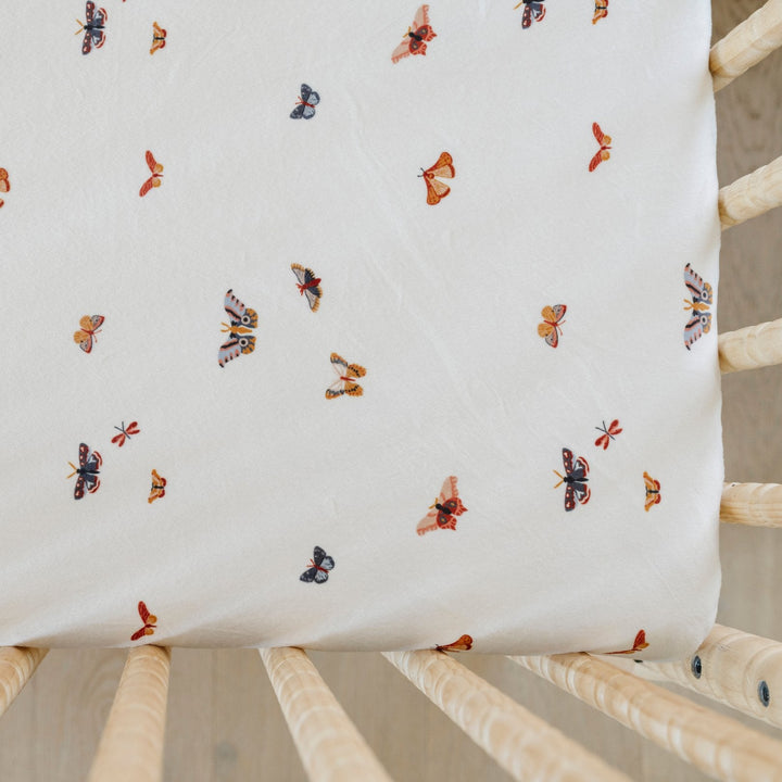 Butterfly Saranoni Minky Stretch Luxe Crib Sheets are fitted sheets for baby crib that combine comfort and quality.