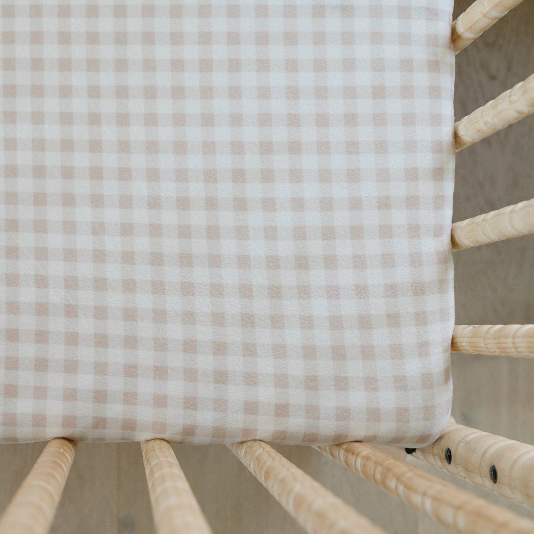 Keep little ones snug with Gingham Saranoni Minky Stretch Luxe Crib Sheets, fitted sheets for cribs that feel gentle.