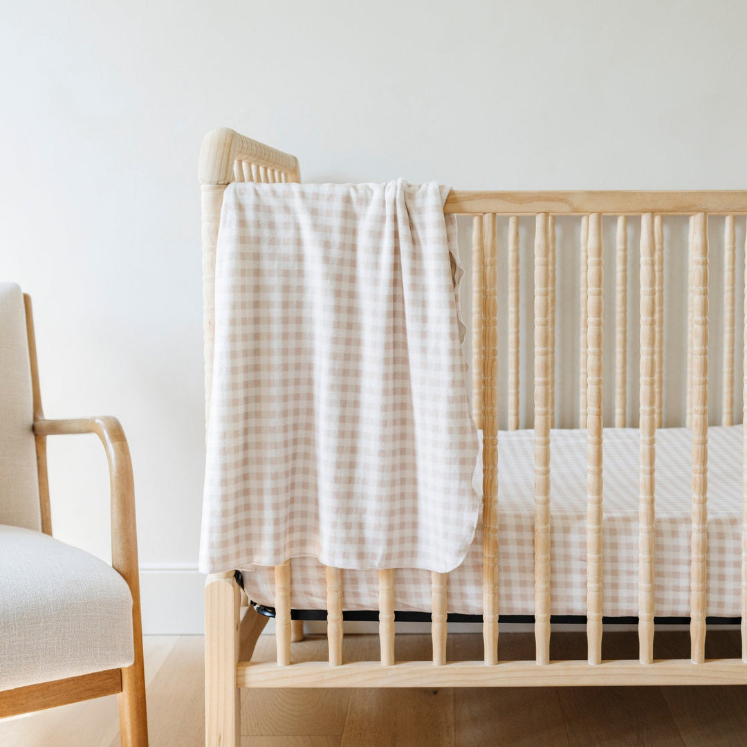 Designed for comfort, Gingham Saranoni Minky Stretch Luxe Crib Sheets are fitted sheets for baby crib that last.
