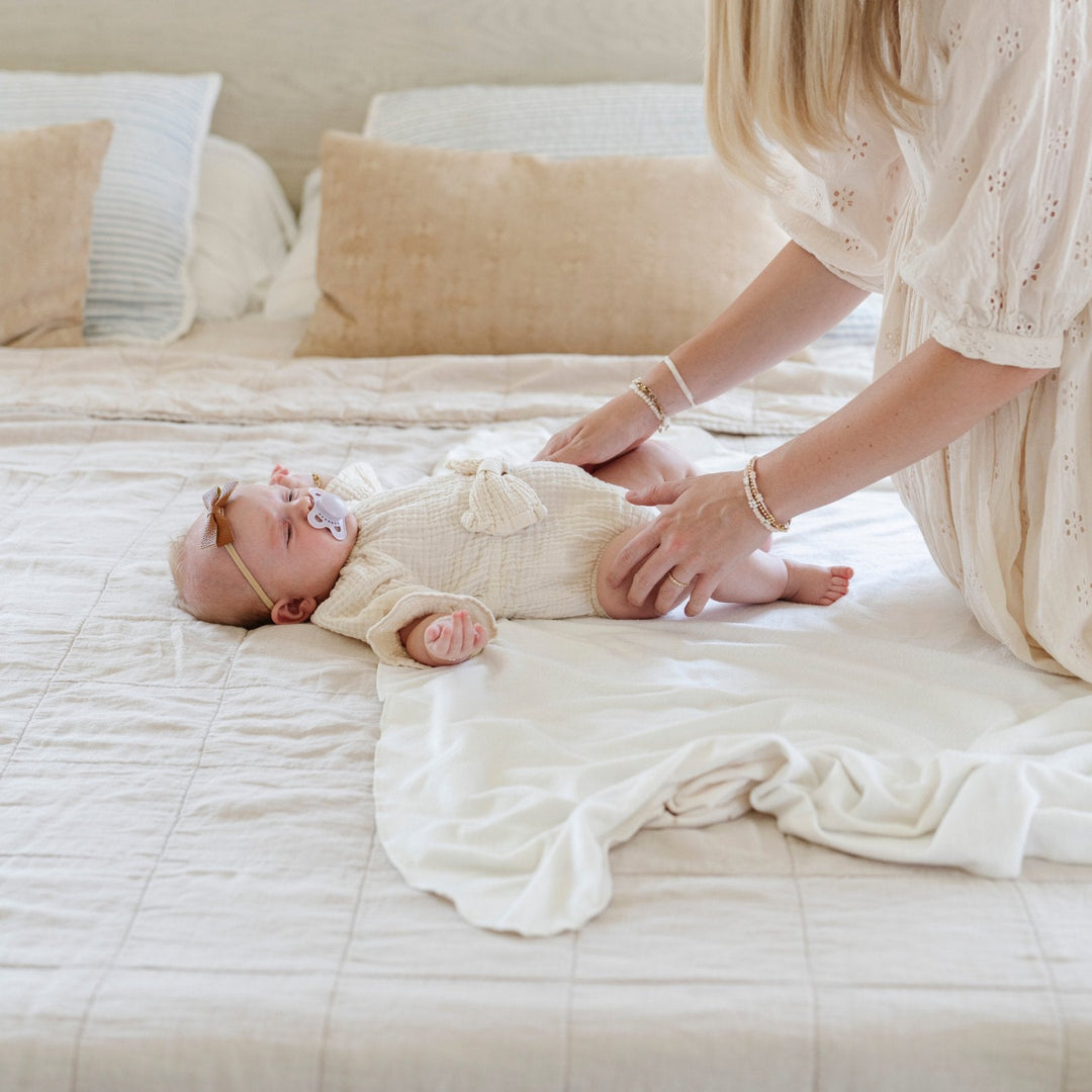 Saranoni Minky Stretch Luxe Swaddle/Blanket in Stars is a buttery luxe design that makes a premium baby boy blanket option.