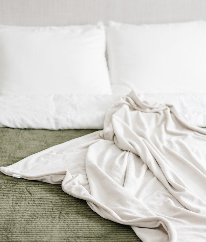 Saranoni Minky Stretch Receiving Blanket in Buttermilk offers unmatched coziness Ñ a go-to newborn receiving blanket.