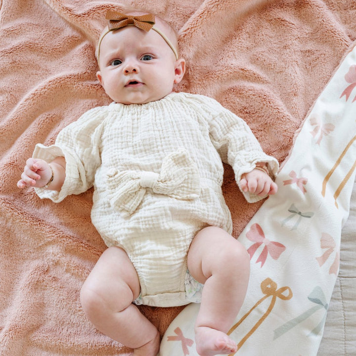 Soft Bows Saranoni Minky/Lush Receiving Blanket brings cozy comfort as a baby blanket for little ones.