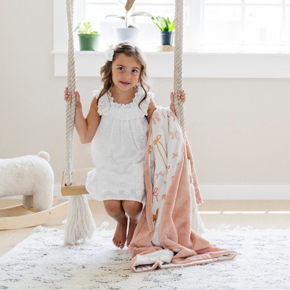 Bows shown in the Saranoni Minky/Lush Toddler Blankets delivers cozy softness and feels like the best baby blanket for year-round comfort