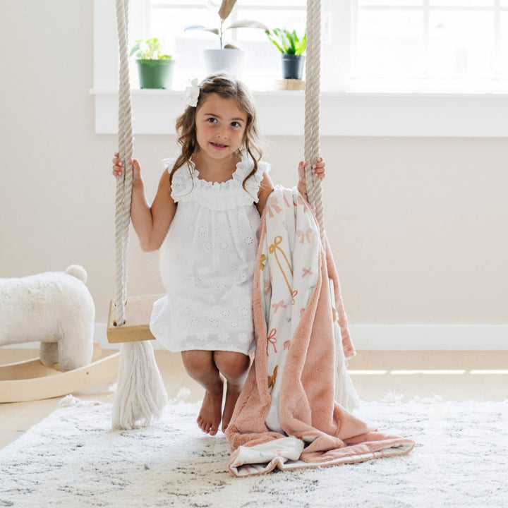 Bows shown in the Saranoni Minky/Lush Toddler Blankets delivers cozy softness and feels like the best baby blanket for year-round comfort