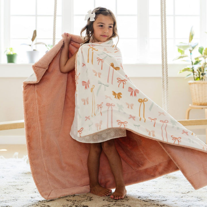 Bows Saranoni Minky/Lush Toddler Blankets bring ultra plush texture and create a baby girl blankets option parents love