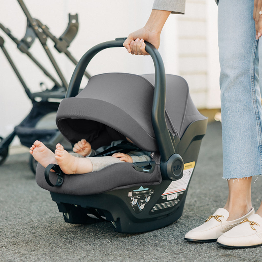 UPPAbaby carseat Mesa Max Greyson Lifestyle