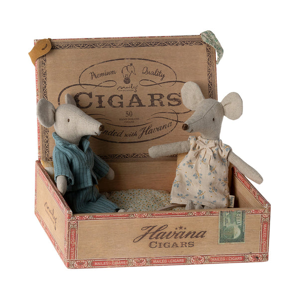 maileg mice mum and dad in cigar box