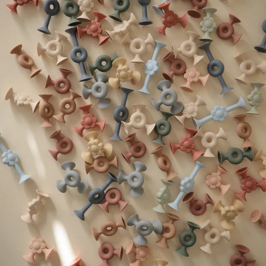 daisy mushie bath suction toys for infant cognitive function and pretend play for baby bathtime 