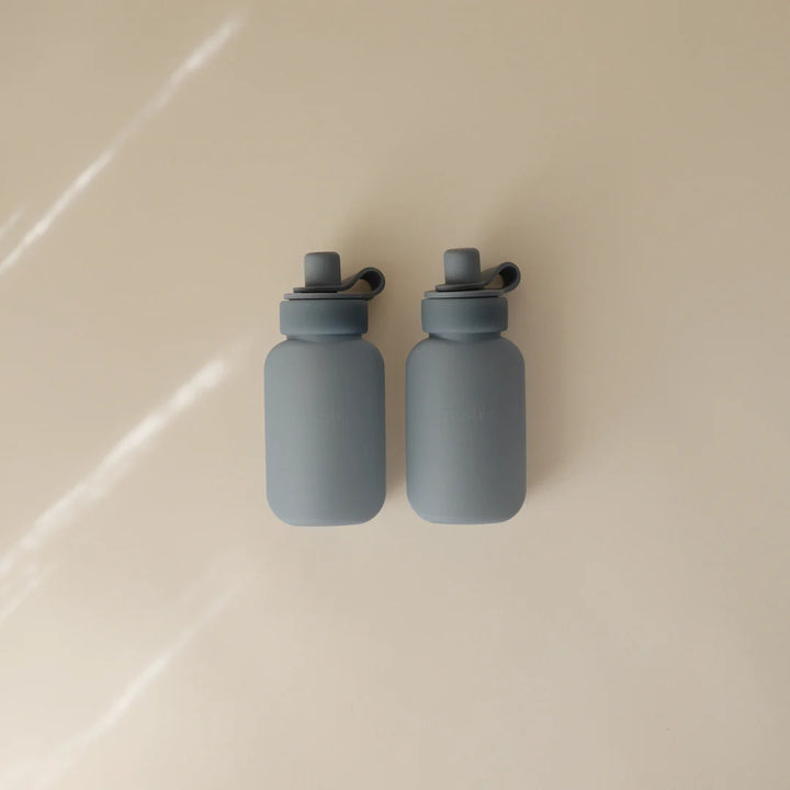 Uppababy mushie silicone puree pouch 2-pack in Tradewinds, dishwasher safe for quick and easy cleaning.