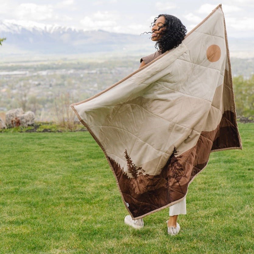 Saranoni Outdoor Blanket in Cedar Break, perfect baby blanket for naps, playdates, and travel alike.