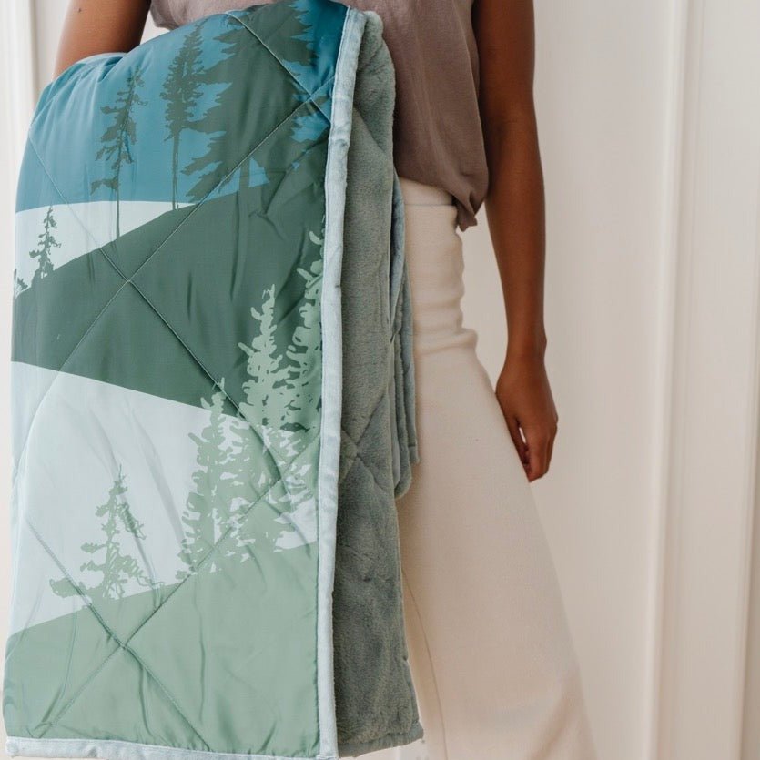 Saranoni Outdoor Blanket in Glacier wraps baby boys snugly, a top choice among baby boy blankets.